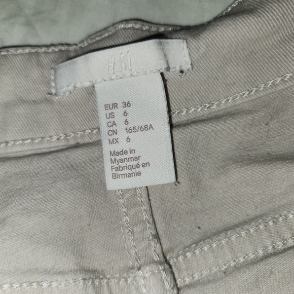 Cream Shorts - Picture 3 of 3